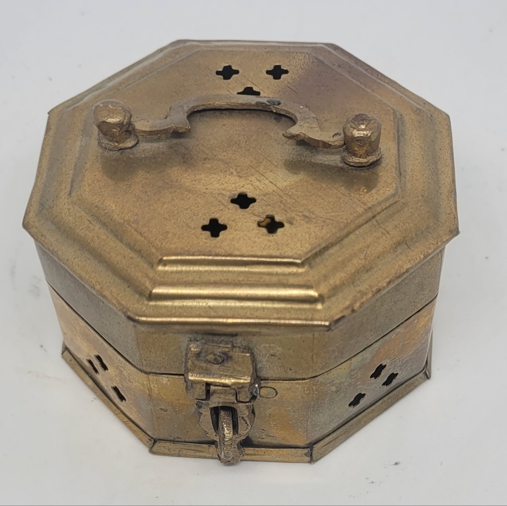 Brass trinket box, vintage brass, brass collectible, brass box, jewelry storage